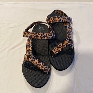 🛍️ Time and Tru Sandals